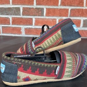 Toms shoes striped rainbow classic canvas flats size 8 1/2